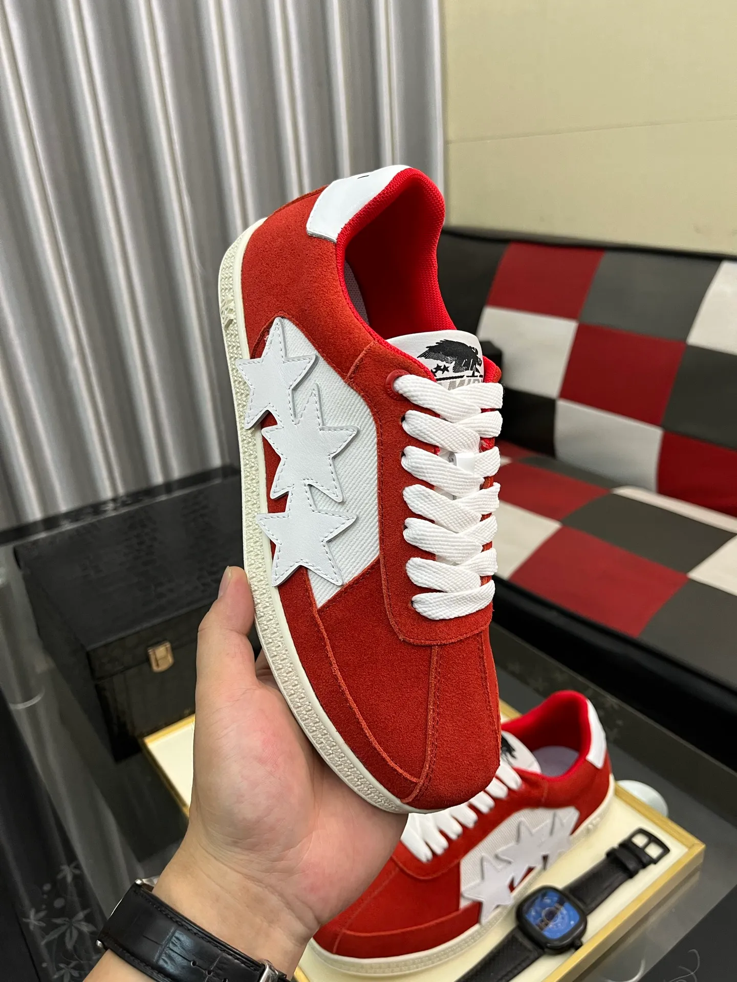 Men's shoes 💰420⌚️⌚️《AMIR*》New men's low-top casual sports sneakers bone shoes, another pair of irresistible bone shoes. Bone shoes are one of AMIRI's most popular items. They use first-layer cowhide uppers. The side bones are made of two cowhide laminations. They have a three-dimensional feel. The leather incisions are all oil-edged. Contrasting color design. Simple style. Fashionable sports. Customized metal LOGO nameplate to embellish shoelaces. Exclusive control of top version. Supports comparison. Breathable mesh lining Original rubber outsole A must-have item for daily leisure Suitable for various occasions Check it out if you are looking for high quality Super cool uppers Size: 38-445️⃣ Colors available